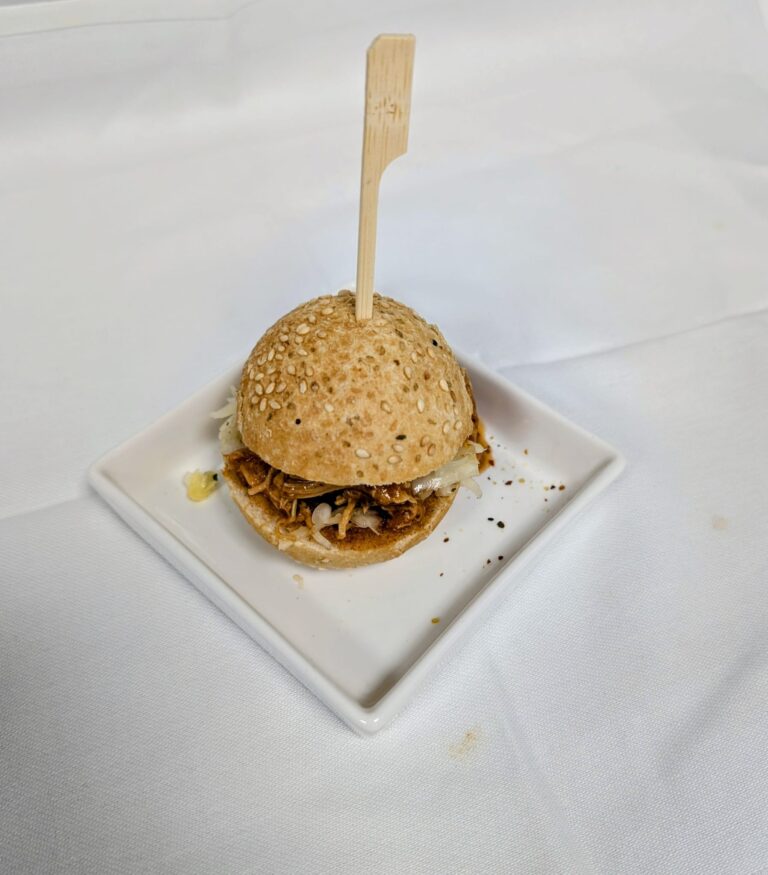 Mini-Burger mit Pulled Chicken
