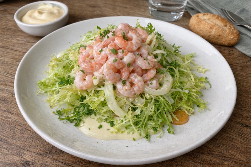 Garnelensalat mit Frisée und Mayo